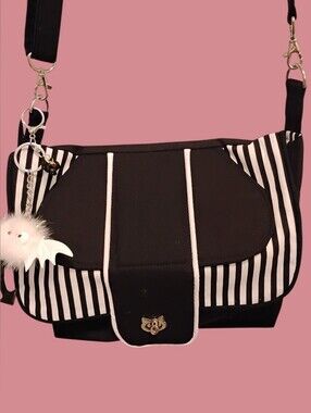 Black & White Striped Women’s Crossbody Bag - Classic Contrast
